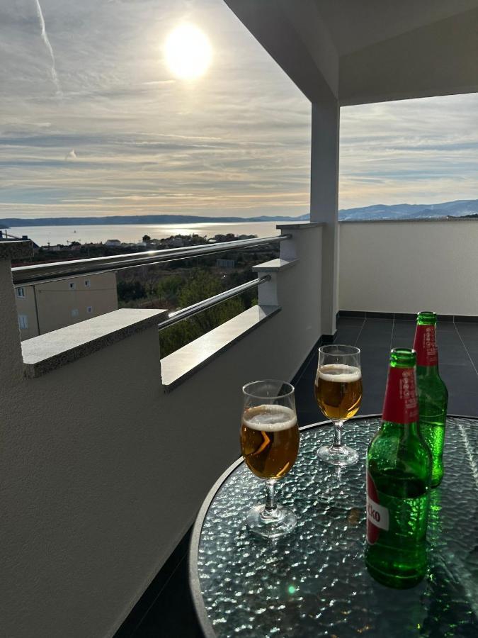 Apartment Marko With A Beautiful View Of The Sea Kaštel Sućurac Екстериор снимка