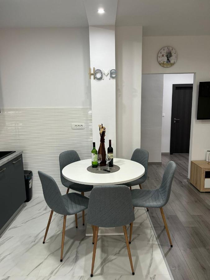 Apartment Marko With A Beautiful View Of The Sea Kaštel Sućurac Екстериор снимка
